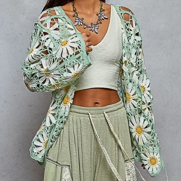 NWT POL Bohemian Mint Daisy Crochet Lace Cardigan Sweater One Size - Picture 3 of 3